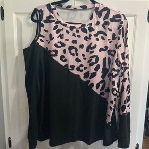 Women’s Size 1XL Pink and Black Leopard Print Long Sleeve Top